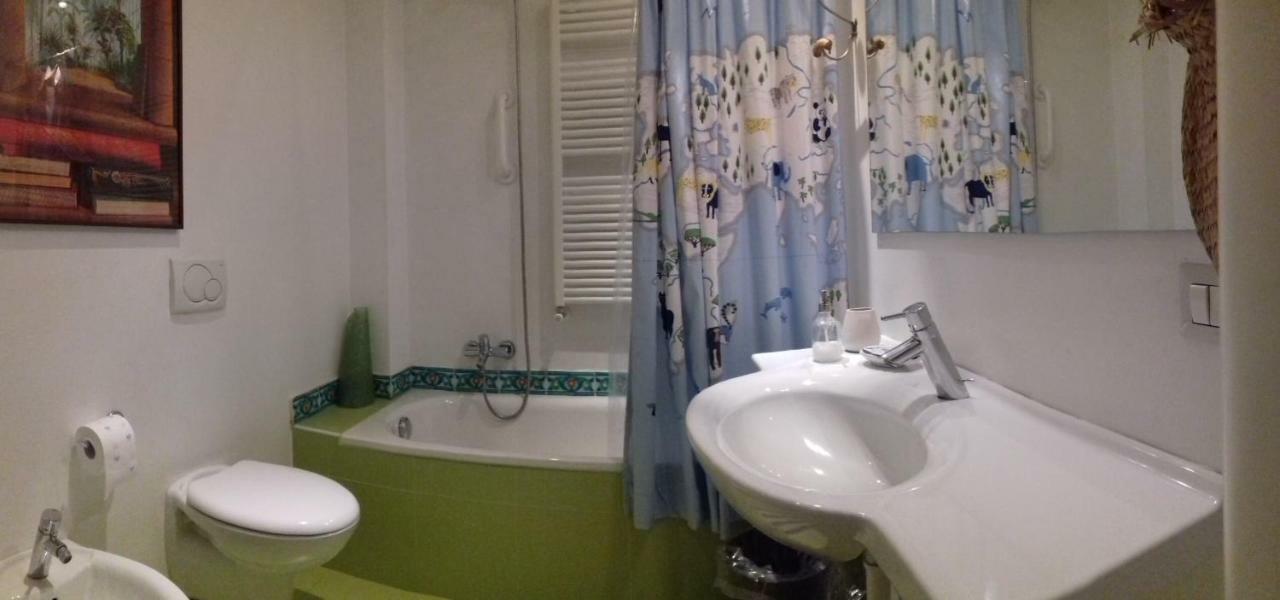 Double or Twin Room Private External Bathroom